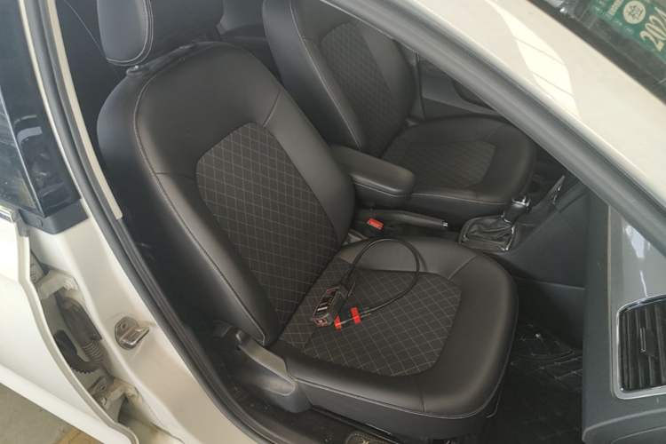 Used Skoda Rapid 2018 1.6L Automatic Comfort Edition Right Front Seat