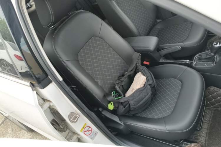 Used Skoda Rapid 2018 1.6L Automatic Comfort Edition Right Front Seat