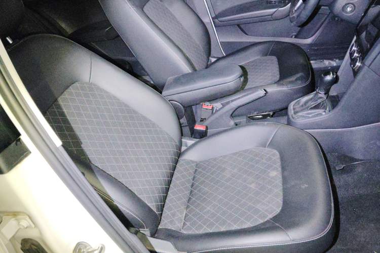 Used Skoda Rapid 2018 1.6L Automatic Comfort Edition Right Front Seat
