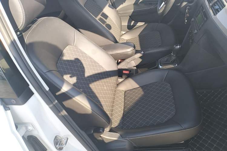 Used Skoda Rapid 2018 1.6L Automatic Comfort Edition Right Front Seat