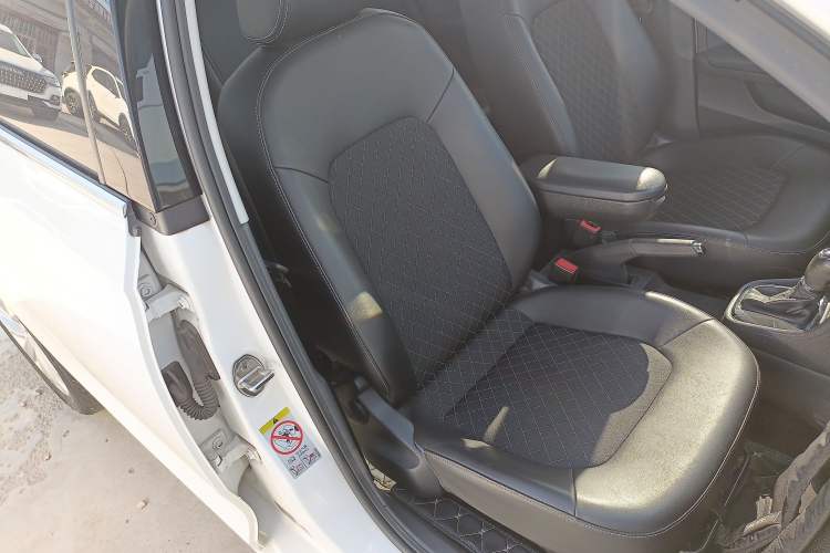 Used Skoda Rapid 2018 1.6L Automatic Comfort Edition Right Front Seat