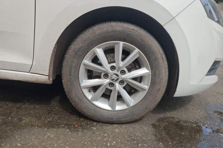Used Skoda Rapid 2018 1.6L Manual Standard Edition Right Front Wheel Hub