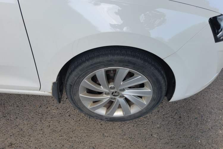 Used Skoda Rapid 2018 1.6L Manual Comfort Edition Right Front Wheel Hub