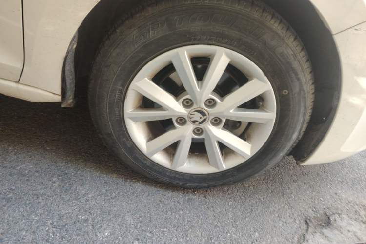 Used Skoda Rapid 2018 1.4L Manual Standard Edition Right Front Wheel Hub