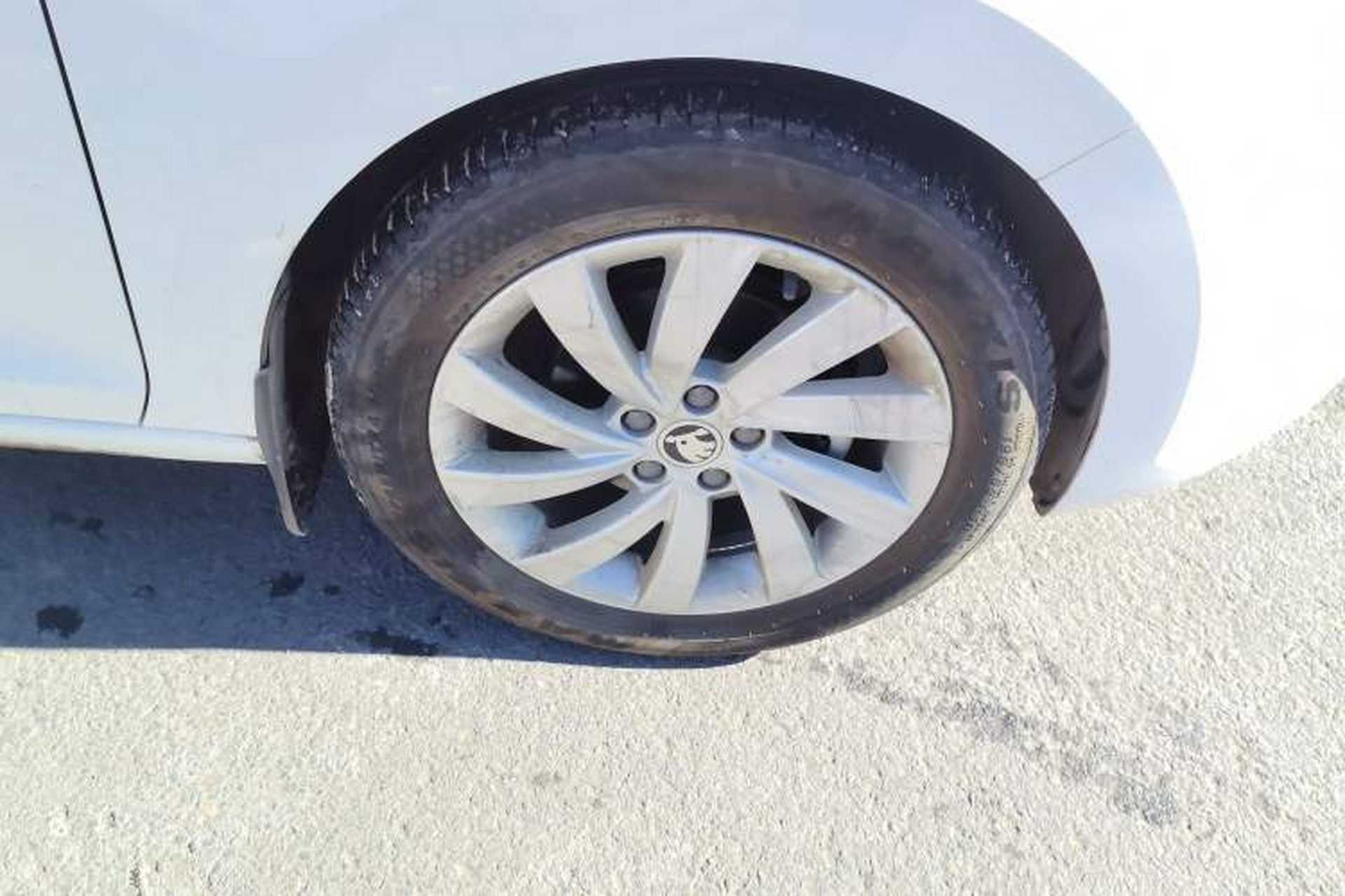 Used Skoda Rapid 2018 1.6L Automatic Comfort Edition Right Front Wheel Hub