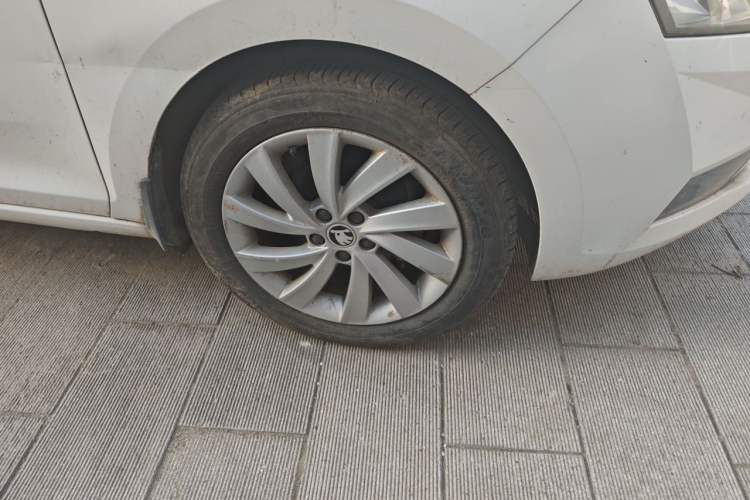 Used Skoda Rapid 2018 1.6L Manual Comfort Edition Right Front Wheel Hub