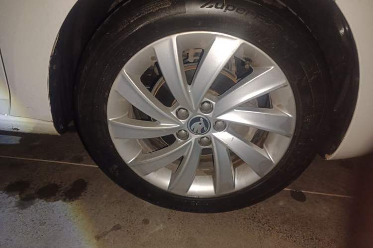 Used Skoda Rapid 2018 1.6L Manual Comfort Edition Right Front Wheel Hub
