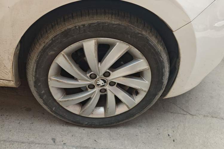 Used Skoda Rapid 2018 1.6L Manual Comfort Edition Right Front Wheel Hub