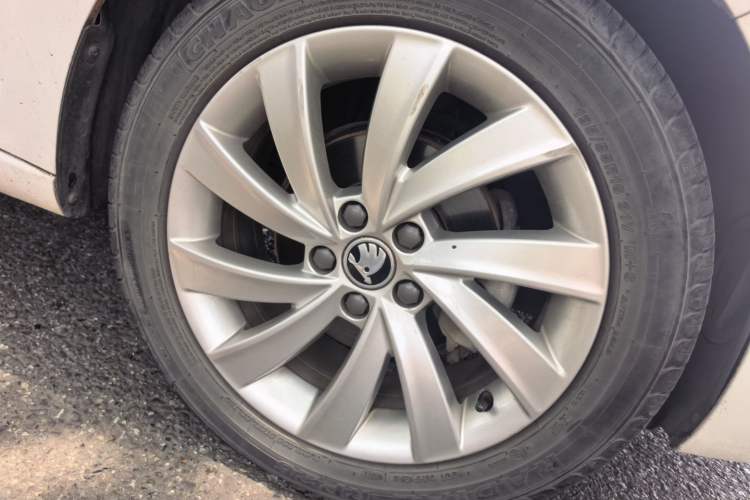 Used Skoda Rapid 2018 1.6L Manual Comfort Edition Right Front Wheel Hub