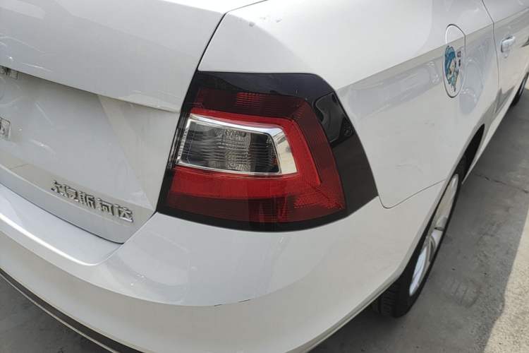 Used Skoda Rapid 2018 1.6L Automatic Comfort Edition Right Rear Taillight