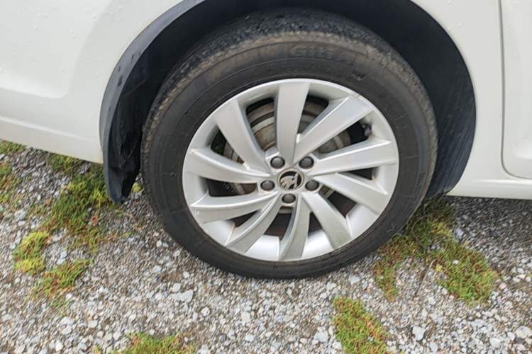 Used Skoda Rapid 2018 1.6L Automatic Comfort Edition Right Rear Wheel Hub