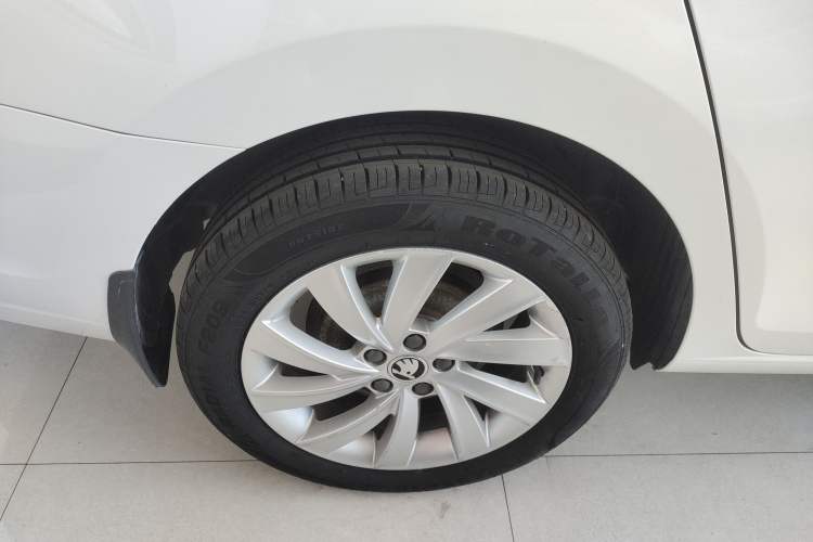 Used Skoda Rapid 2018 1.6L Automatic Comfort Edition Right Rear Wheel Hub