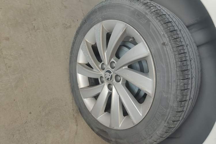 Used Skoda Rapid 2018 1.6L Automatic Comfort Edition Right Rear Wheel Hub