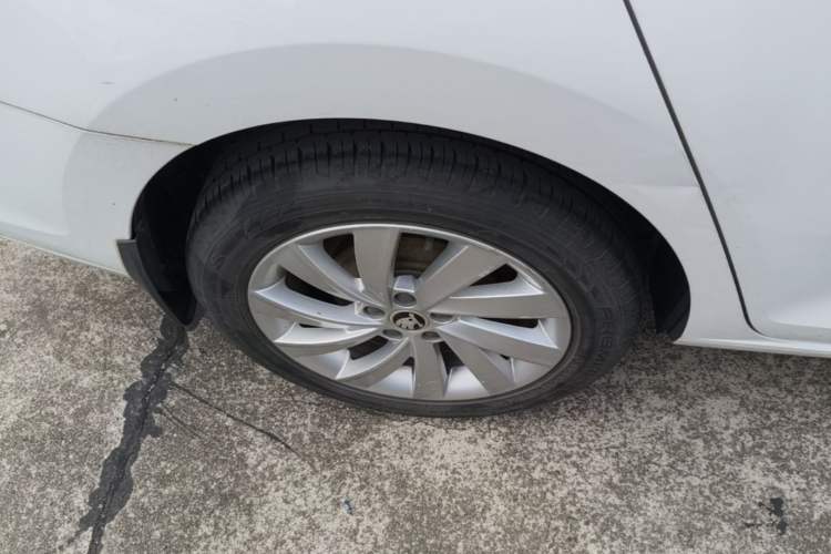 Used Skoda Rapid 2018 1.6L Automatic Comfort Edition Right Rear Wheel Hub