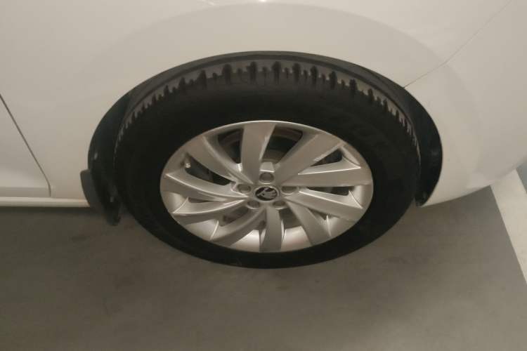 Used Skoda Rapid 2018 1.6L Manual Comfort Edition Right Rear Wheel Hub