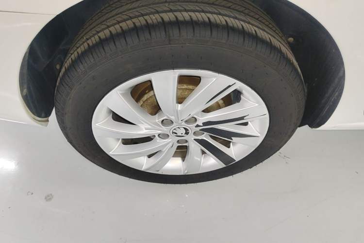 Used Skoda Rapid 2018 1.4L Manual Comfort Edition Right Rear Wheel Hub