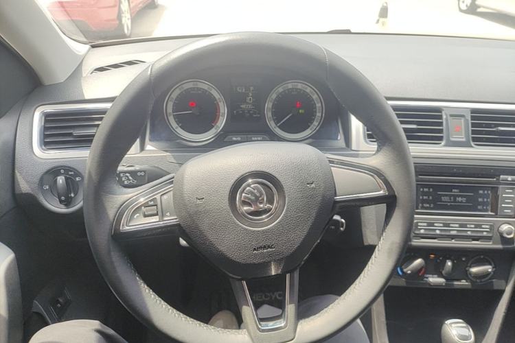 Used Skoda Rapid 2018 1.6L Automatic Comfort Edition Steering Wheel