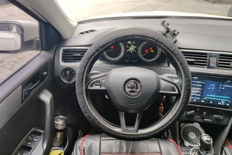 Used Skoda Rapid 2018 1.6L Automatic Comfort Edition Steering Wheel