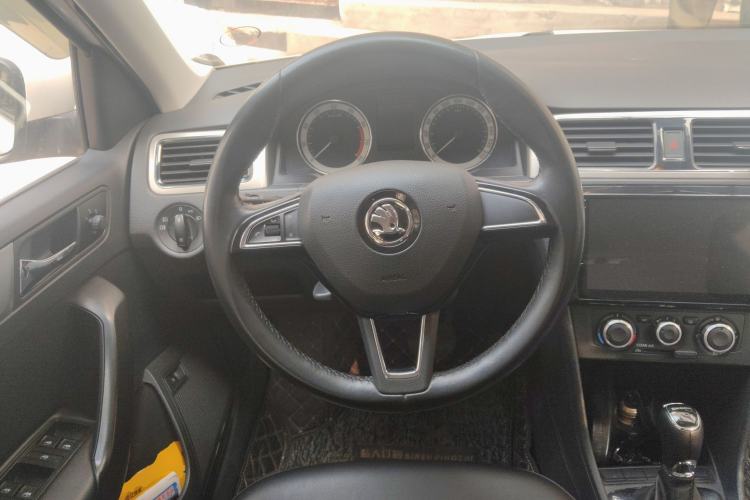 Used Skoda Rapid 2018 1.6L Automatic Comfort Edition Steering Wheel