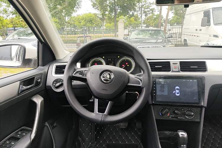 Used Skoda Rapid 2018 1.6L Automatic Comfort Edition Steering Wheel