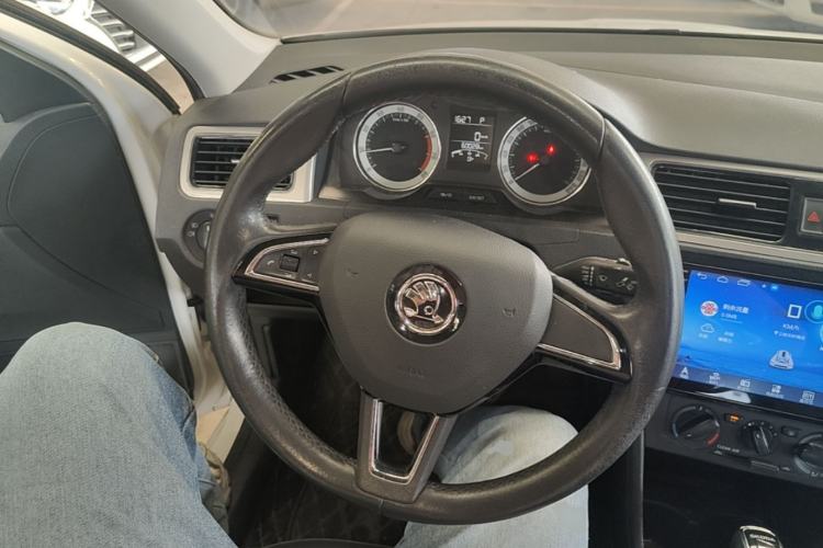 Used Skoda Rapid 2018 1.6L Automatic Comfort Edition Steering Wheel