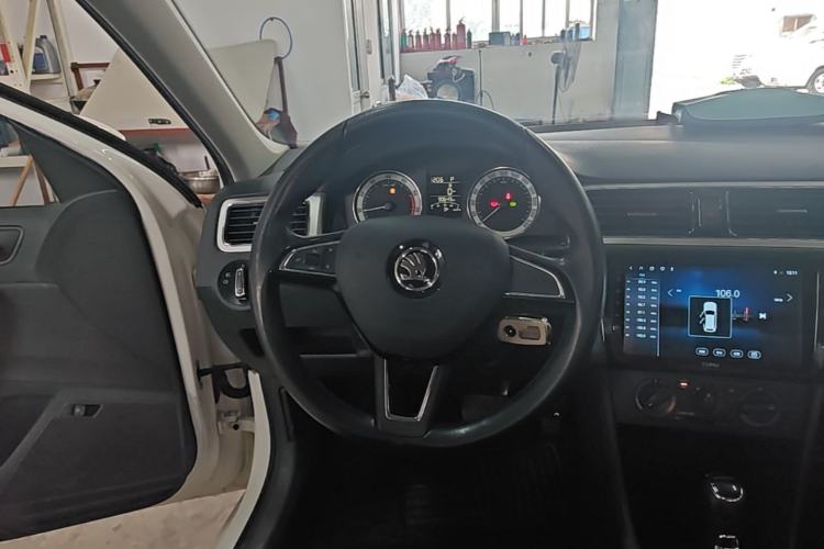 Used Skoda Rapid 2018 1.6L Automatic Comfort Edition Steering Wheel