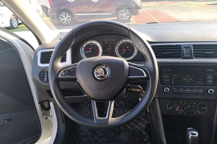 Used Skoda Rapid 2018 1.6L Automatic Comfort Edition Steering Wheel