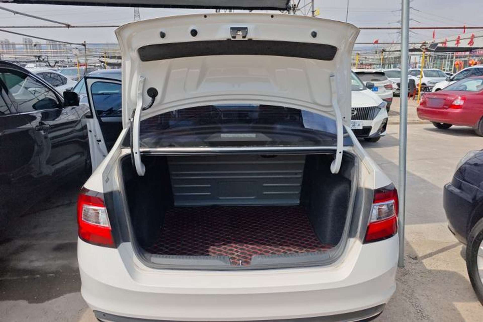 Used Skoda Rapid 2018 1.6L Automatic Comfort Edition Trunk
