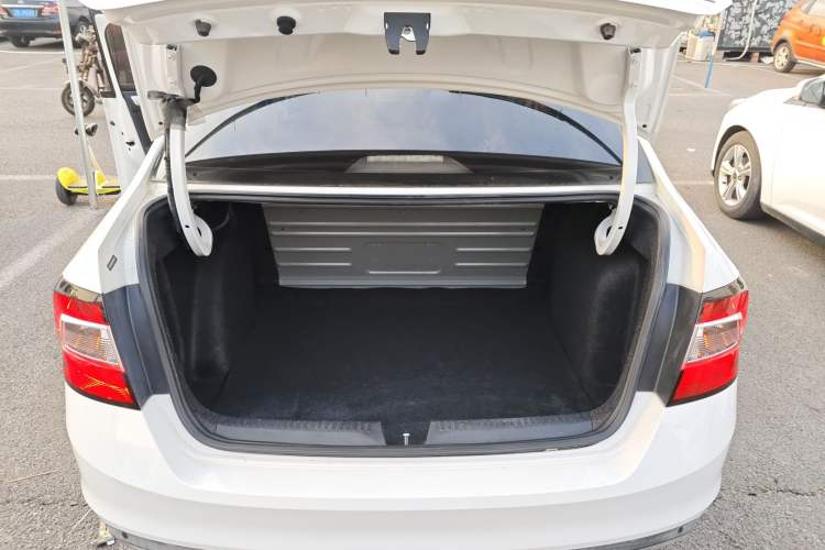 Used Skoda Rapid 2018 1.6L Manual Comfort Edition Trunk