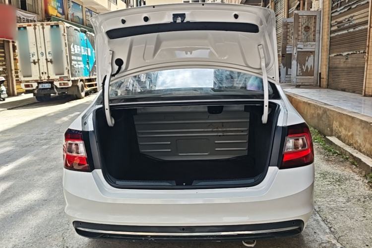 Used Skoda Rapid 2018 1.6L Automatic Comfort Edition Trunk