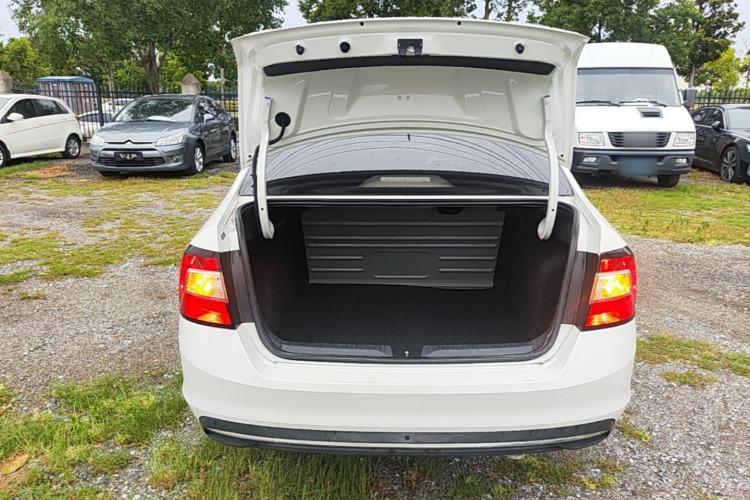 Used Skoda Rapid 2018 1.6L Automatic Comfort Edition Trunk