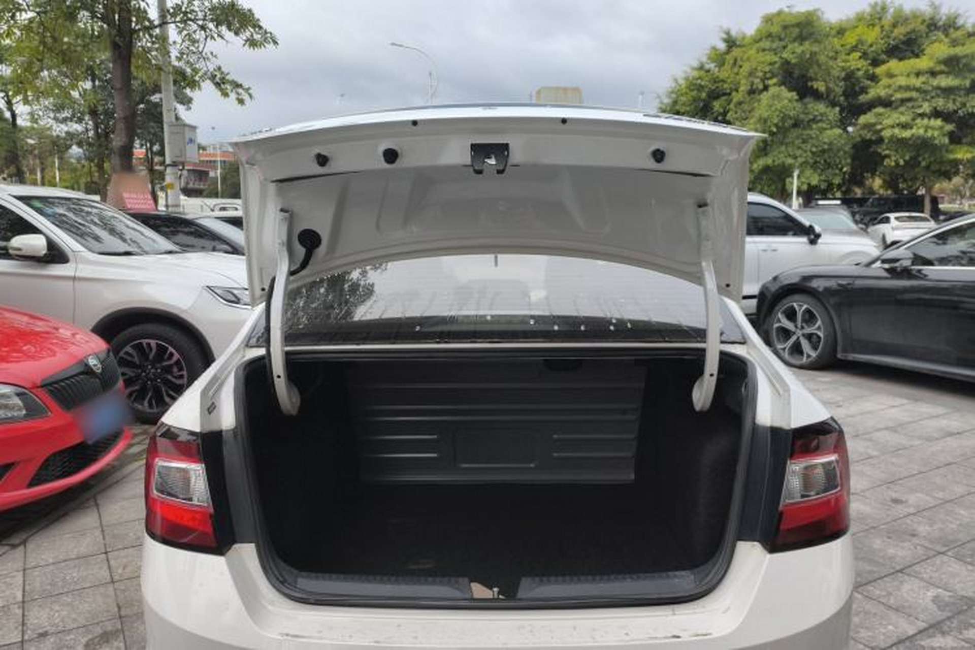 Used Skoda Rapid 2018 1.6L Automatic Comfort Edition Trunk