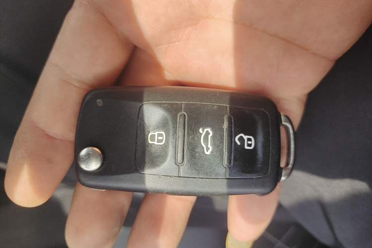 Used Skoda Rapid 2018 1.6L Automatic Comfort Edition Vehicle Key