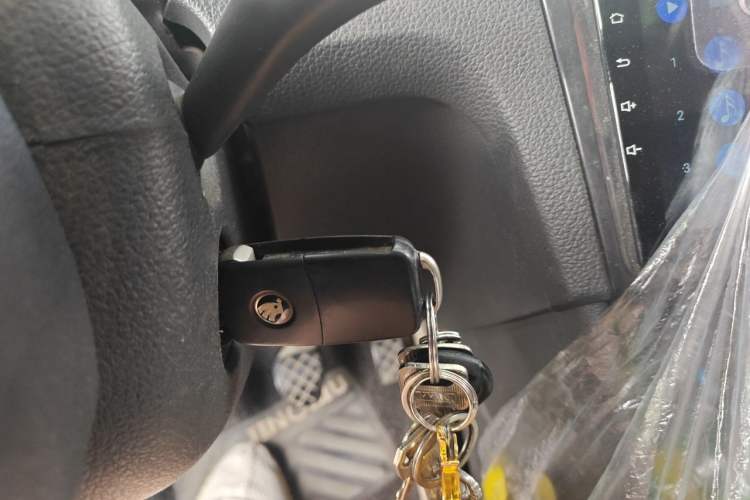 Used Skoda Rapid 2018 1.6L Manual Comfort Edition Vehicle Key