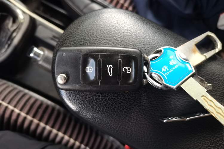 Used Skoda Rapid 2018 1.6L Manual Comfort Edition Vehicle Key