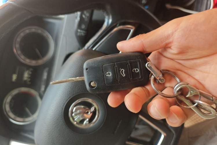 Used Skoda Rapid 2018 1.6L Manual Comfort Edition Vehicle Key