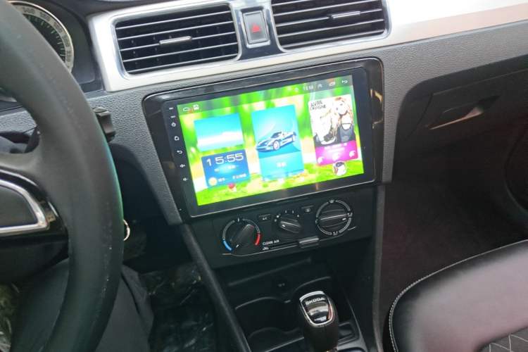 Used Skoda Rapid 2018 1.6L Automatic Comfort Edition Audio And AC Panel