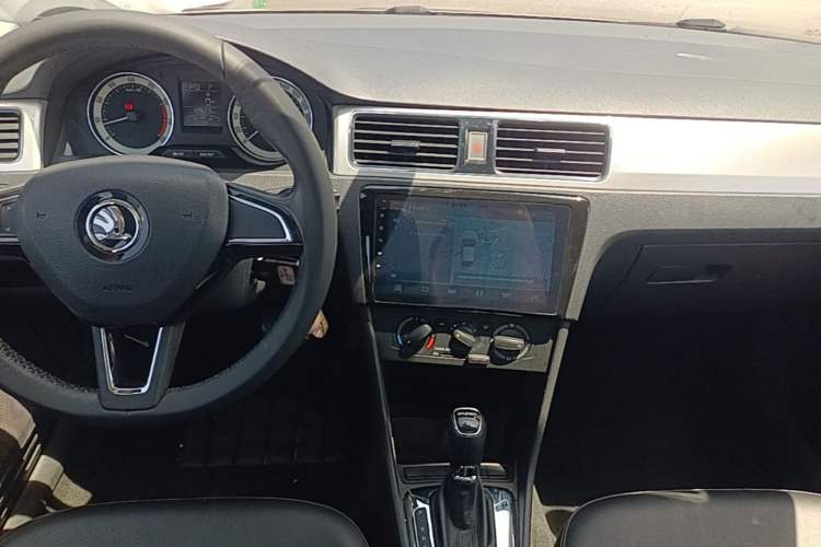Used Skoda Rapid 2018 1.6L Automatic Comfort Edition Audio And AC Panel