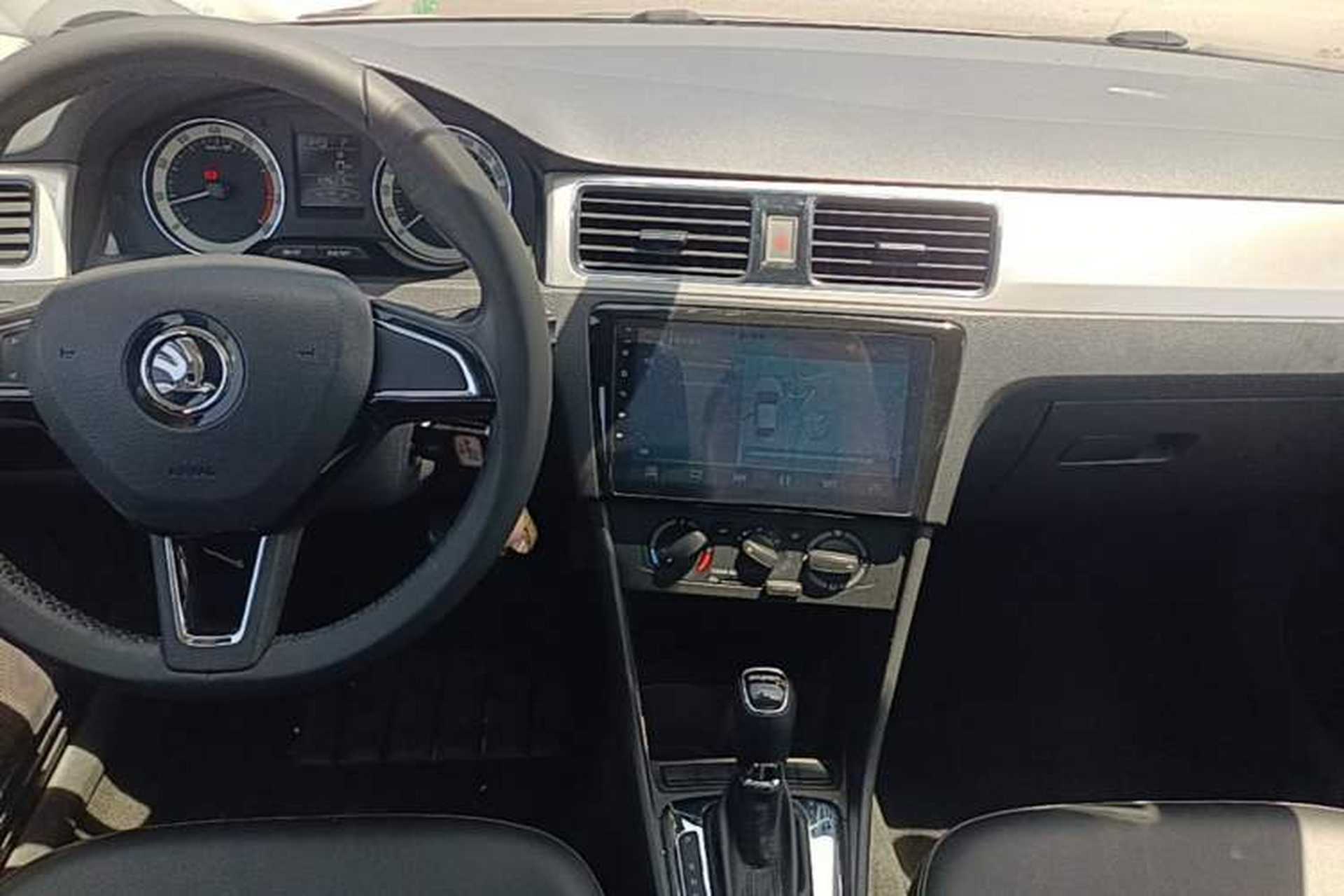 Used Skoda Rapid 2018 1.6L Automatic Comfort Edition Audio And AC Panel
