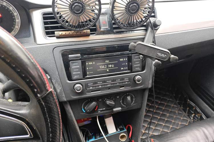 Used Skoda Rapid 2018 1.6L Manual Comfort Edition Audio And AC Panel