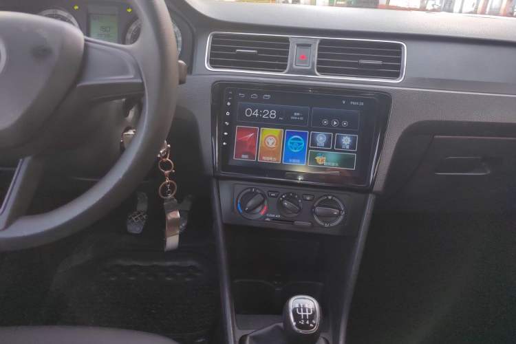 Used Skoda Rapid 2018 1.6L Manual Standard Edition Audio And AC Panel