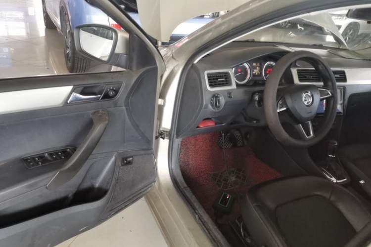 Used Skoda Rapid 2018 1.6L Automatic Comfort Edition Driver Seat