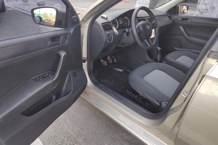 Used Skoda Rapid 2018 1.6L Manual Standard Edition Driver Seat