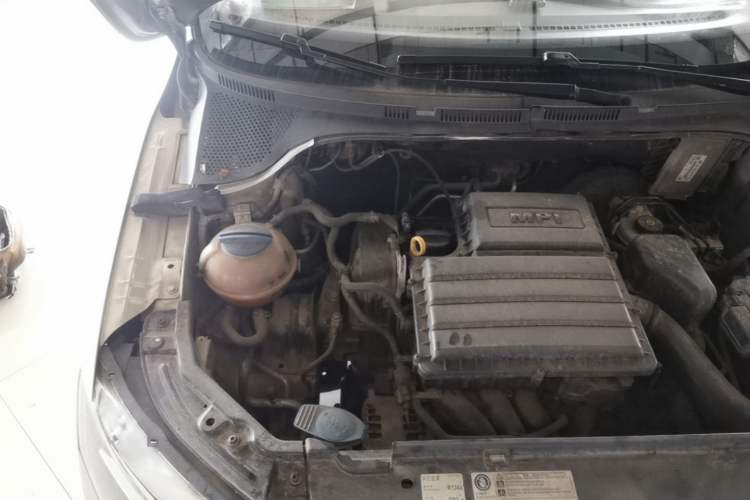 Used Skoda Rapid 2018 1.6L Automatic Comfort Edition Engine Bay Right