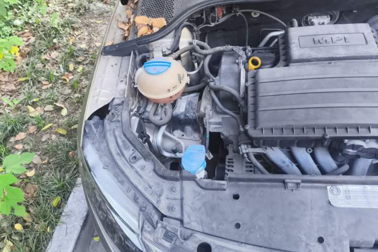 Used Skoda Rapid 2018 1.6L Manual Comfort Edition Engine Bay Right
