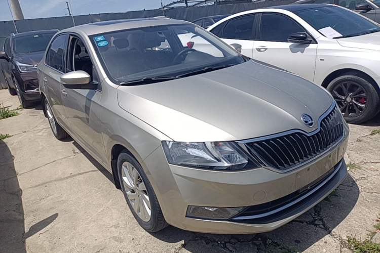 Used Skoda Rapid 2018 1.6L Automatic Comfort Edition Front Right 45 Deg