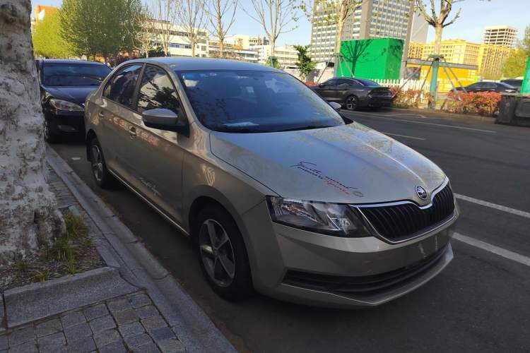 Used Skoda Rapid 2018 1.6L Manual Standard Edition Front Right 45 Deg