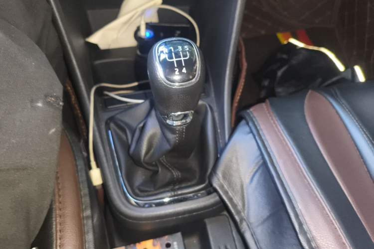 Used Skoda Rapid 2018 1.6L Manual Comfort Edition Gear Lever