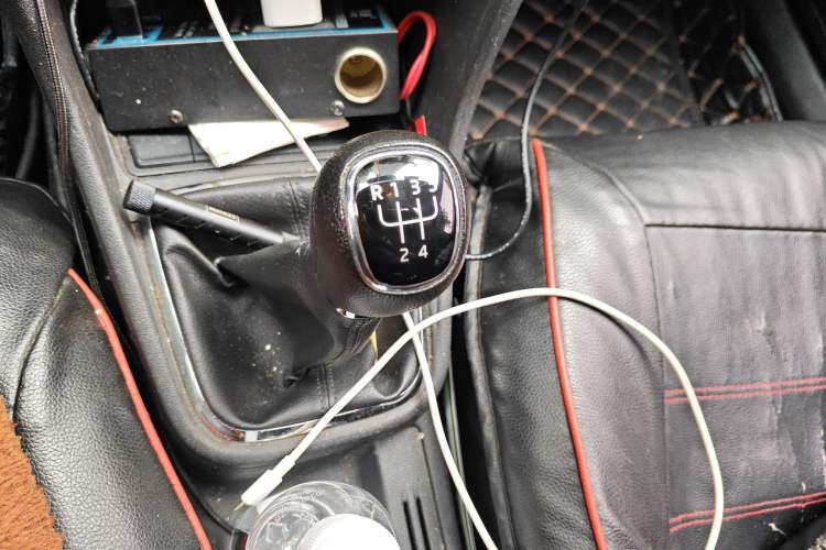 Used Skoda Rapid 2018 1.6L Manual Comfort Edition Gear Lever