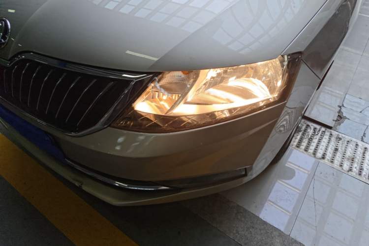 Used Skoda Rapid 2018 1.6L Automatic Comfort Edition Left Front Headlight
